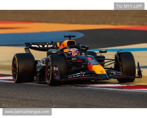 F1新赛季揭幕战前瞻 梅赛德斯与红牛竞争加剧 驰骋赛道的英雄们再度出发